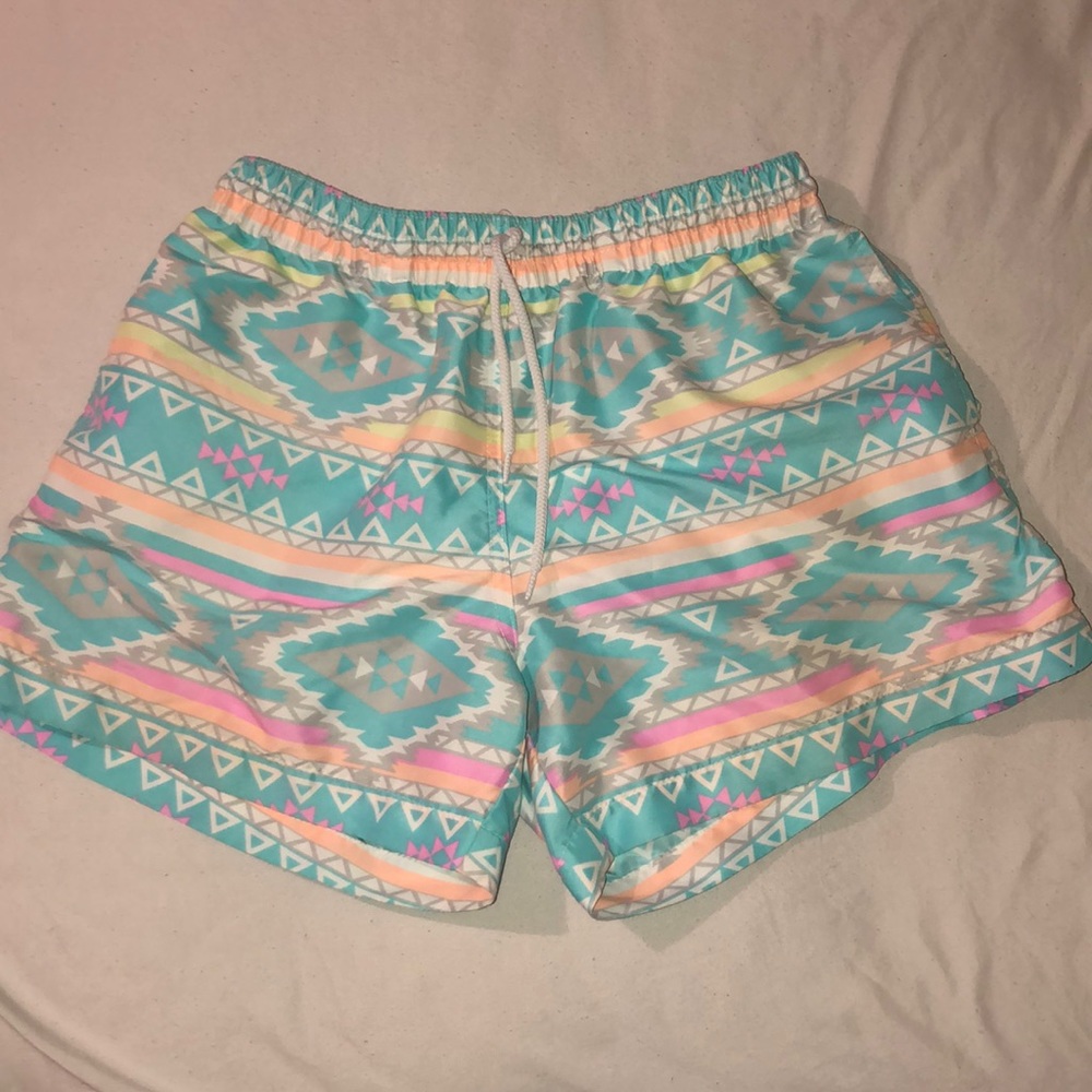 Chubbies “The En Fuegos” 5.5 Swim Trunks Size M